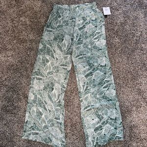 Women’s beachy style trousers